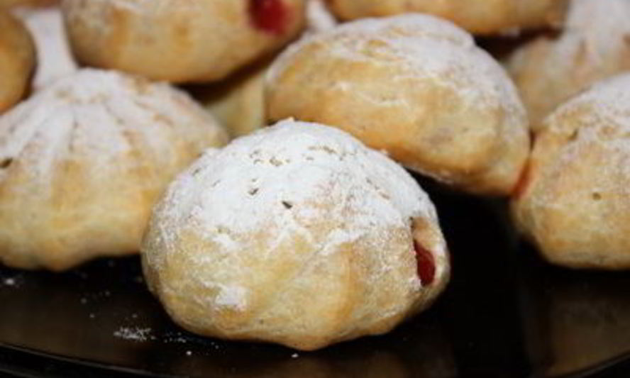 Рецепт профитроли с клубничной начинкой