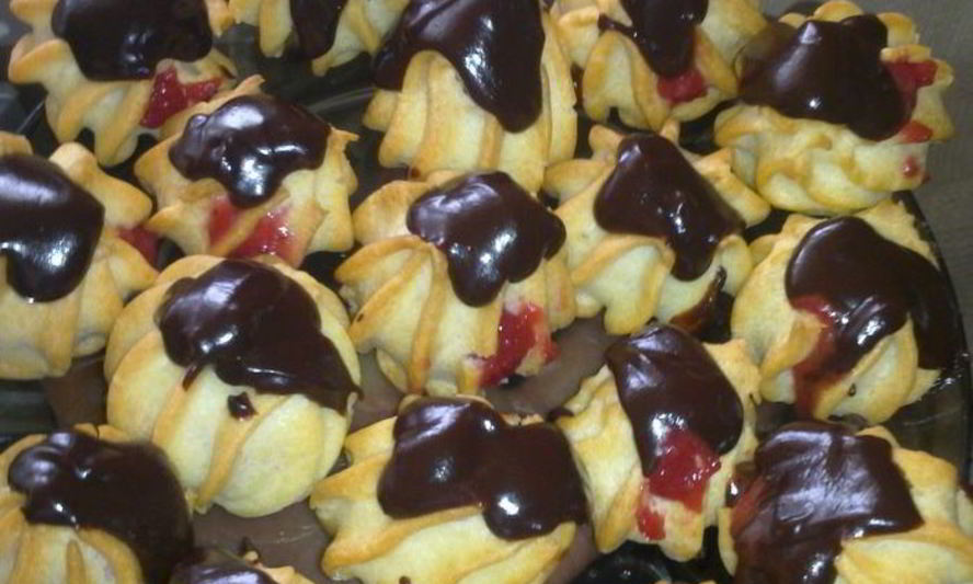Рецепт профитроли с клубникой и шоколадом
