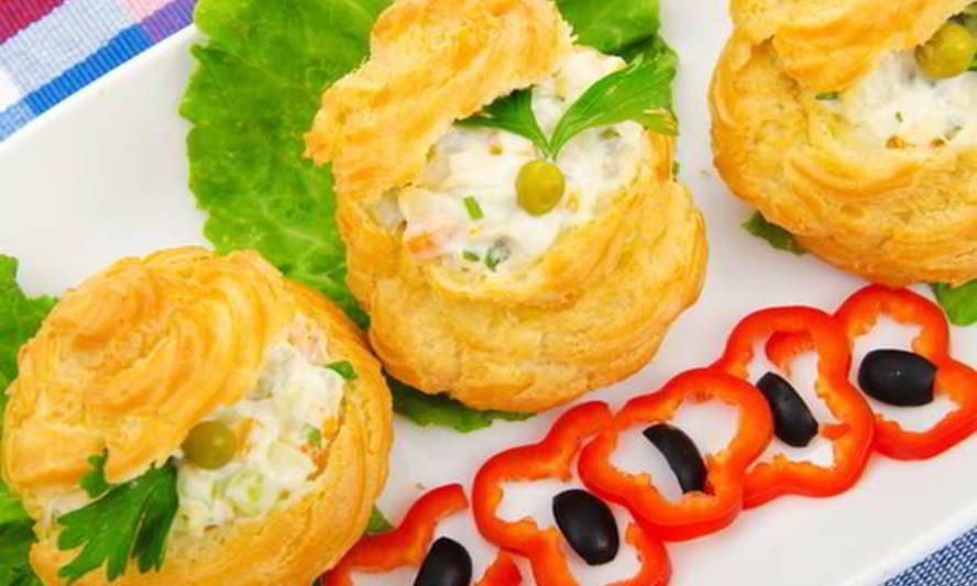 Рецепт профитроли с крабовыми палочками и сыром