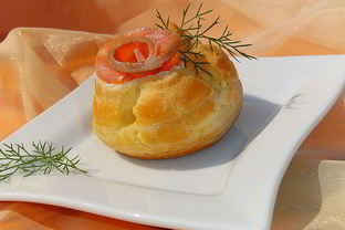 Профитроли с красной рыбой