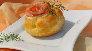 Профитроли с красной рыбой