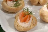 Профитроли с лососем