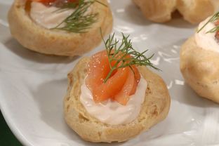 Профитроли с лососем