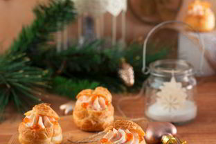 Профитроли с пармезаном и муссом из форели