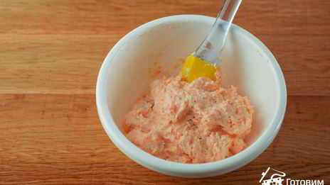 профитроли с пармезаном и муссом из форели