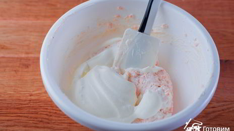 профитроли с пармезаном и муссом из форели