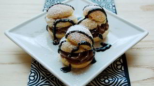 Профитроли с ромовой начинкой