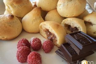 Профитроли с шоколадно-ореховым кремом