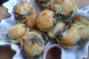 Профитроли с сыром и шпинатом