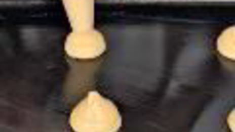 профитроли с ягодами и кремом