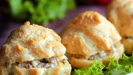 профитроли со шпротами