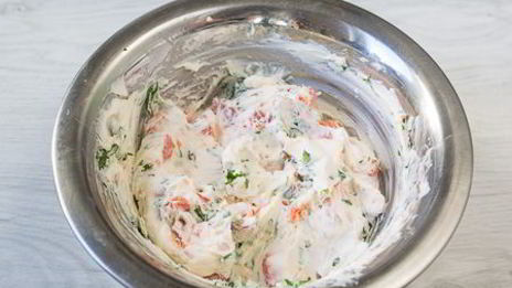 профитроли со сливочным сыром и лососем