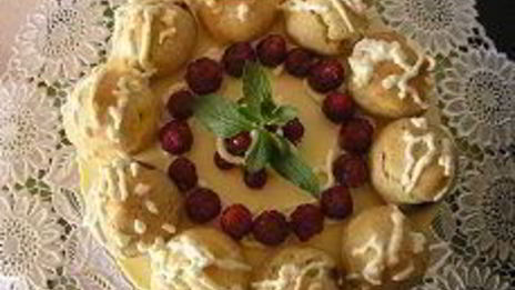 шоколадно-апельсиновый торт с профитролями