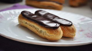 Шоколадные эклеры