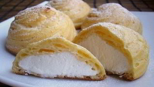 Сладкие профитроли со сливочной начинкой