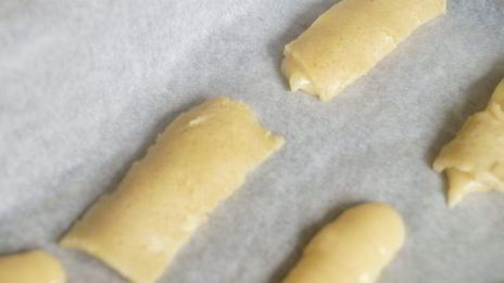 эклеры с фисташковым кремом