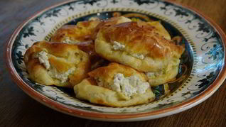 Эклеры с начинкой из творога и зелени