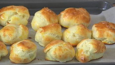 эклеры с начинкой из творога и зелени