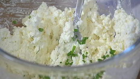 эклеры с начинкой из творога и зелени