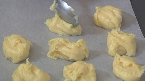 эклеры с начинкой из творога и зелени