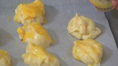 эклеры с начинкой из творога и зелени