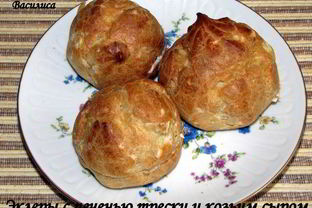 Эклеры с печенью трески и козьим сыром