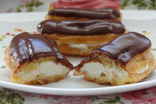 Эклеры с темным шоколадом