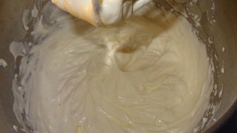 эклеры с темным шоколадом