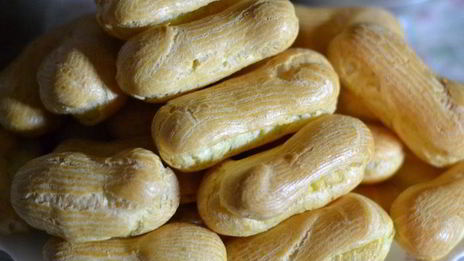 эклеры со сливочно-шоколадным кремом