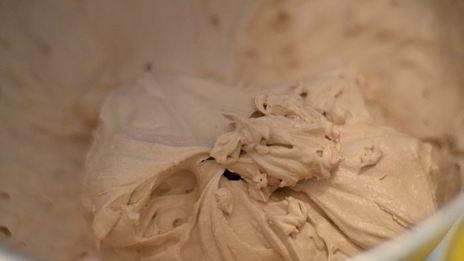 эклеры со сливочно-шоколадным кремом