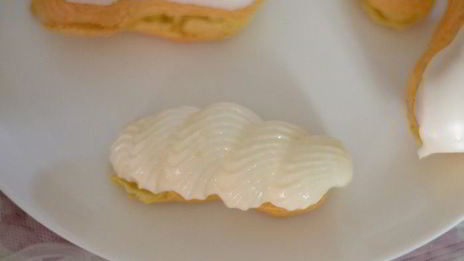 эклеры со сливочно-шоколадным кремом