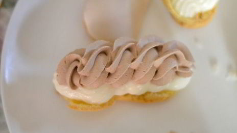 эклеры со сливочно-шоколадным кремом