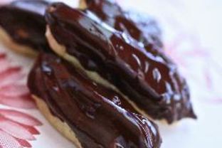 Эклеры со взбитыми сливками