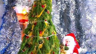 Закусочный торт Новогодняя елка из профитролей и сливочного крем-мусса с семгой