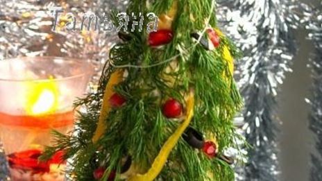 закусочный торт новогодняя елка из профитролей и сливочного крем-мусса с семгой