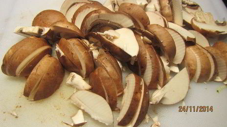 картофельная запеканка с брокколи и грибами