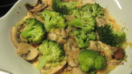 картофельная запеканка с брокколи и грибами