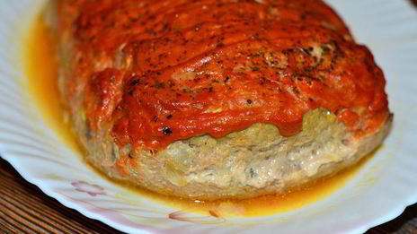 мясная запеканка с грибами и перепелиными яйцами под сливочно-томатным соусом