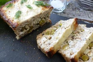 Рыбная запеканка с яйцами и зеленым горошком