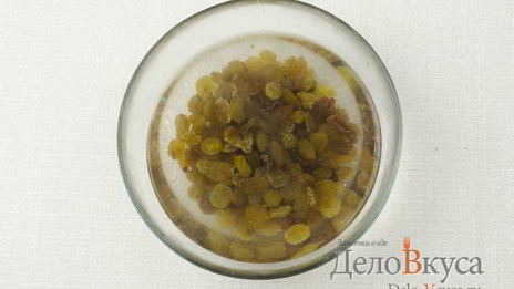 творожная запеканка с манкой и изюмом