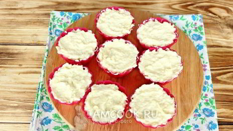 творожная запеканка с яблоком в микроволновке