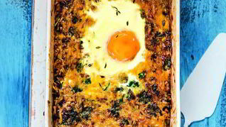 Творожно-гречневая запеканка со шпинатом и яйцом