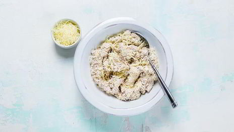 творожно-гречневая запеканка со шпинатом и яйцом