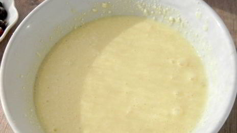 творожно-кокосовая запеканка с ягодами