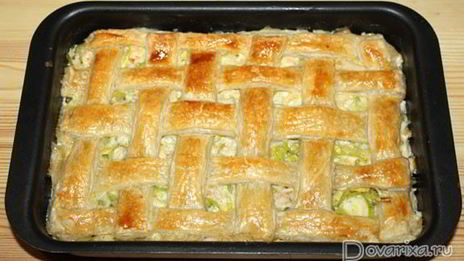 запеканка из курицы под слоеным тестом