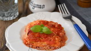 Запеканка из цукини с томатным соусом
