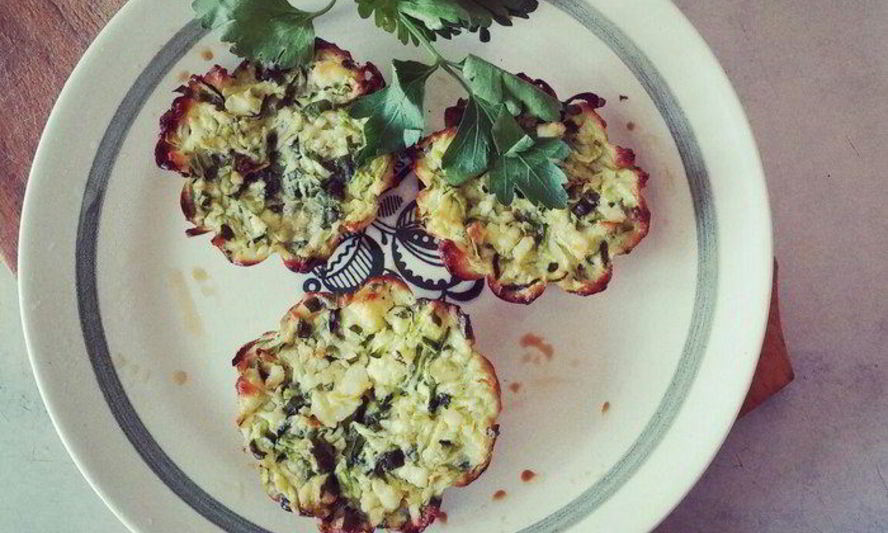 Рецепт зеленые мини-запеканки из молодого цукини с адыгейским сыром