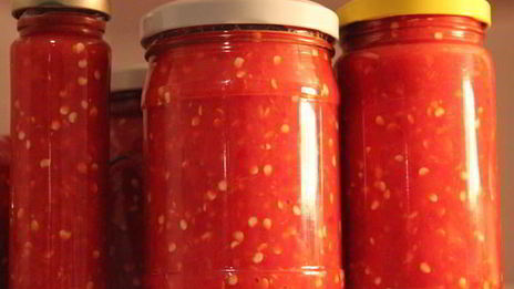 аджика из болгарского и острого перцев