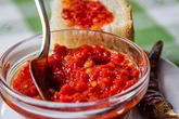Аджика из помидоров и чеснока, без перца