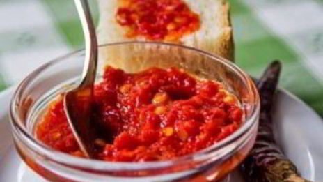 аджика из помидоров и чеснока, без перца